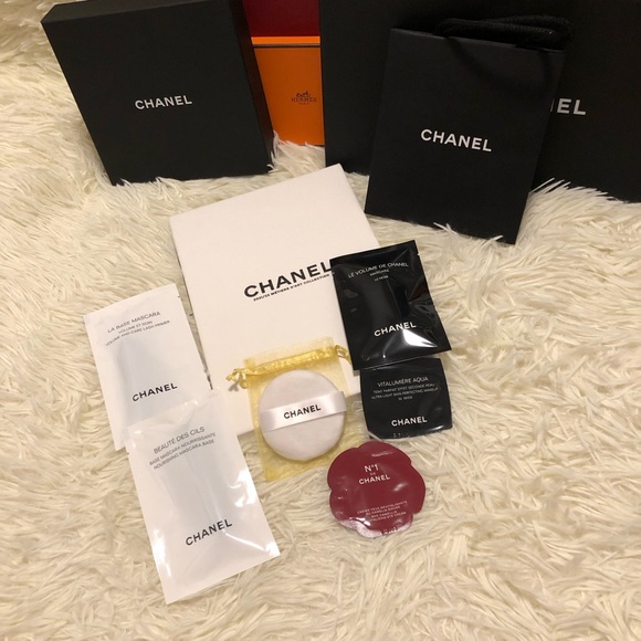 Chanel Makeup Puff Multiple Usage (Free Chanel Paper Bag) - Picture 9 of 9